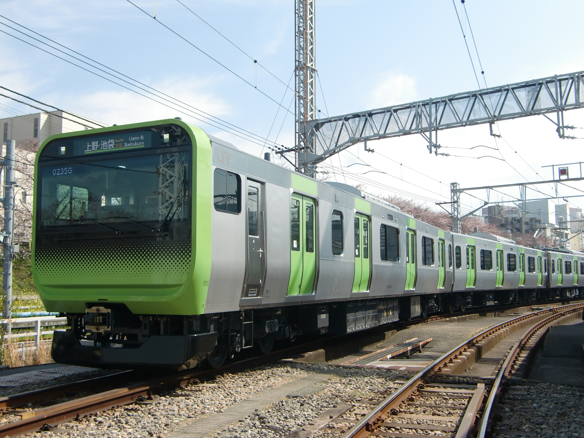 東日本旅客鉄道　E235系