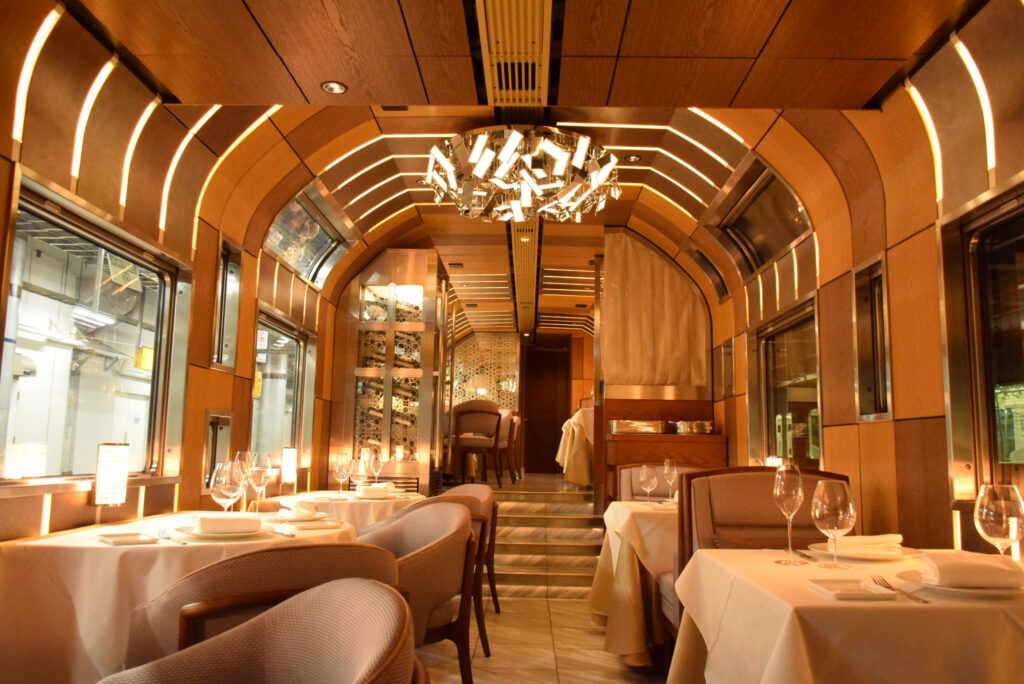 東日本旅客鉄道　E001形