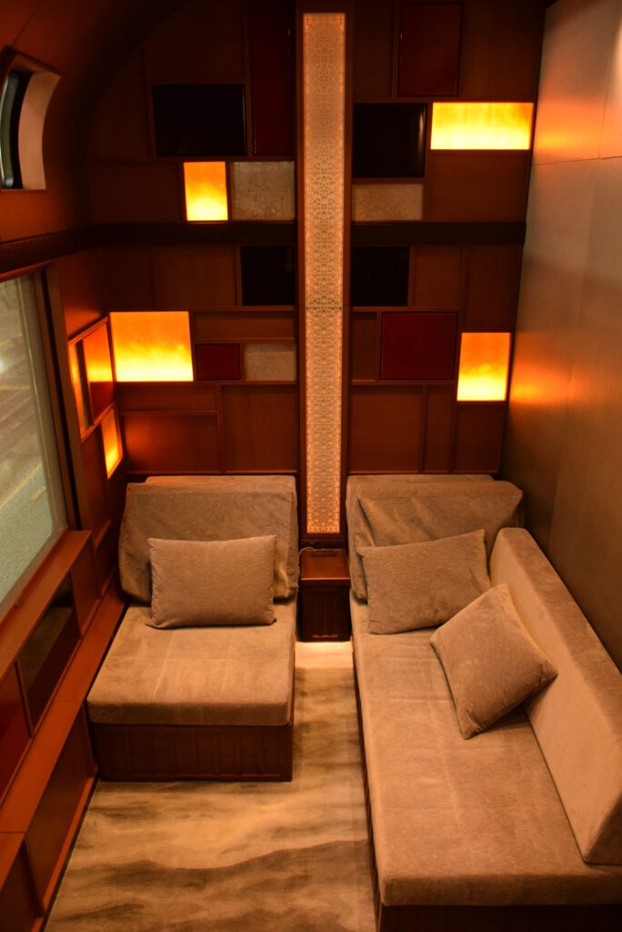 東日本旅客鉄道　E001形