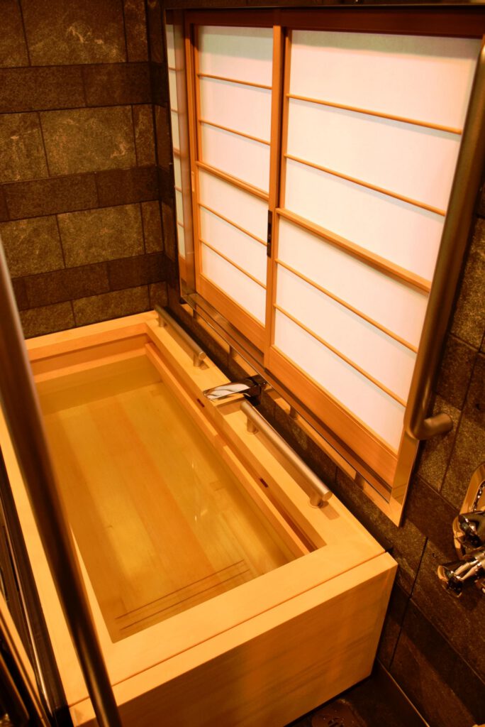 東日本旅客鉄道　E001形