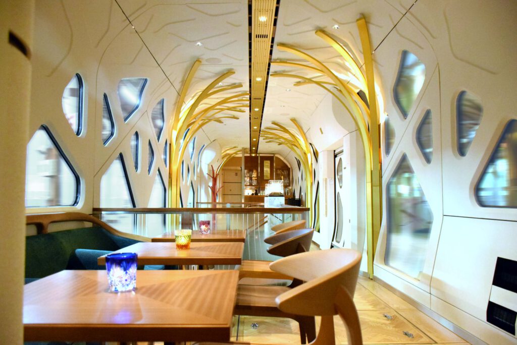 東日本旅客鉄道　E001形