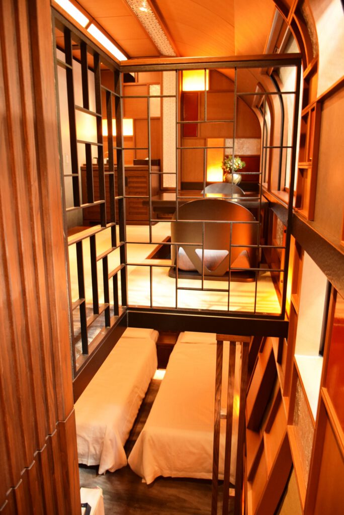 東日本旅客鉄道　E001形