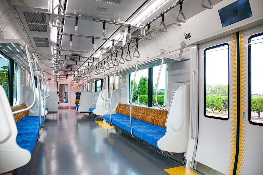 東日本旅客鉄道　E131系