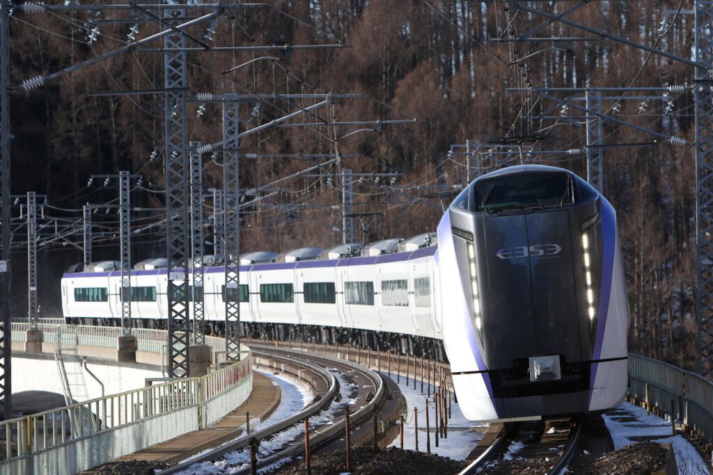 東日本旅客鉄道　E353系
