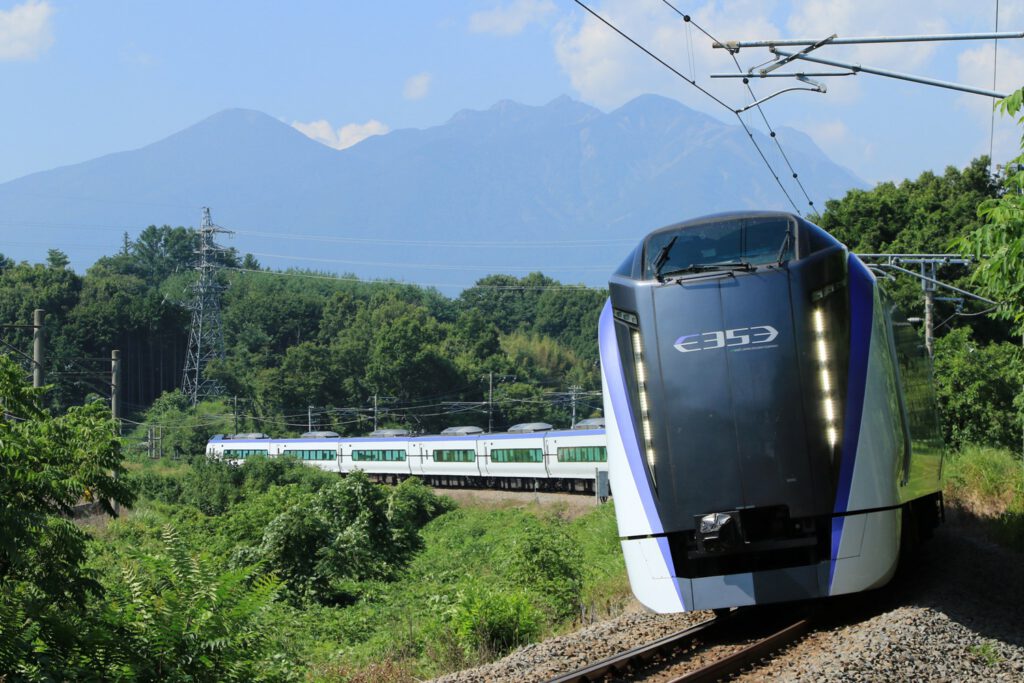 東日本旅客鉄道　E353系