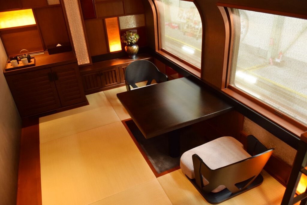 JR East Series E001 TRAIN SUITE Shikishima