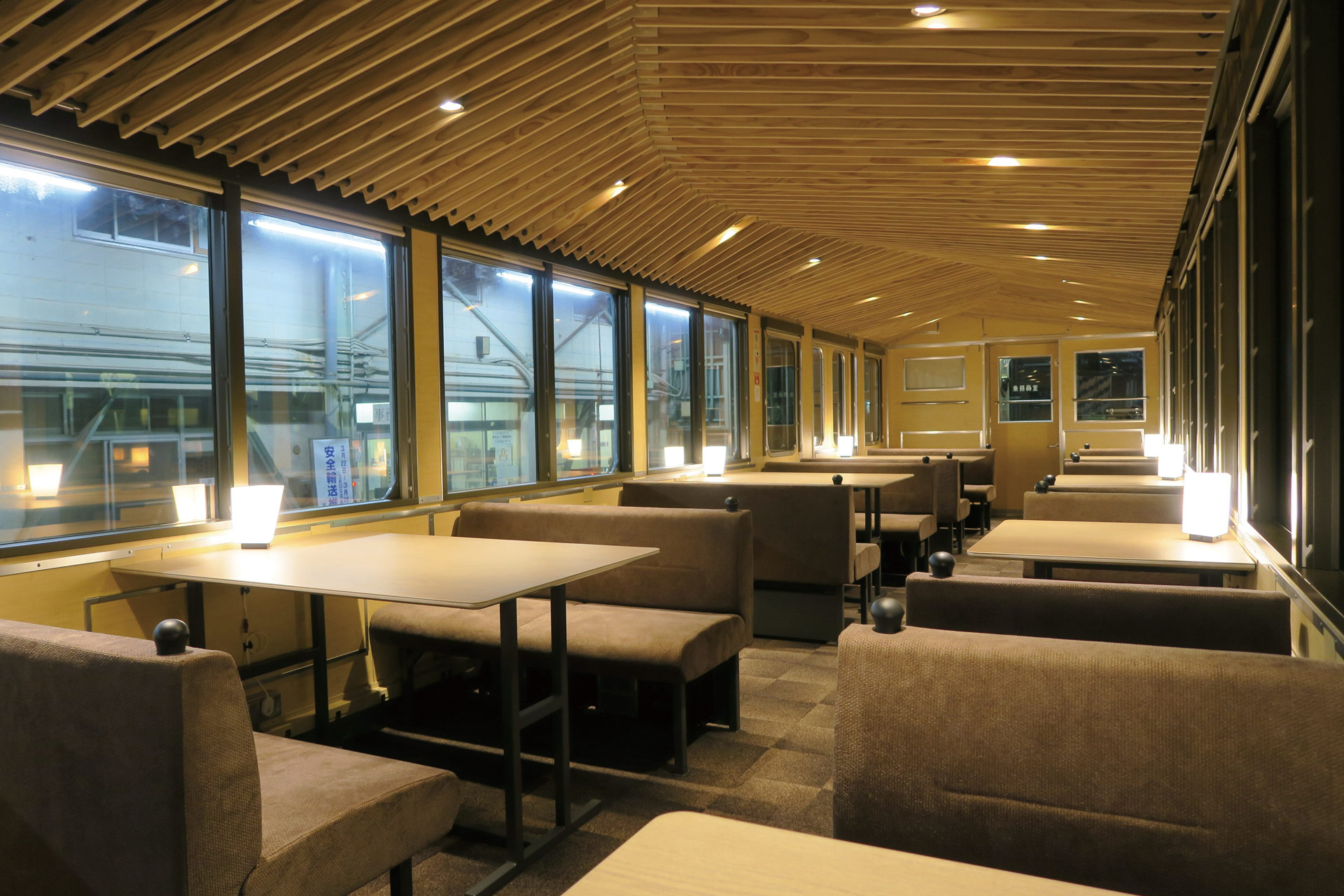 西武鉄道　52型　車内